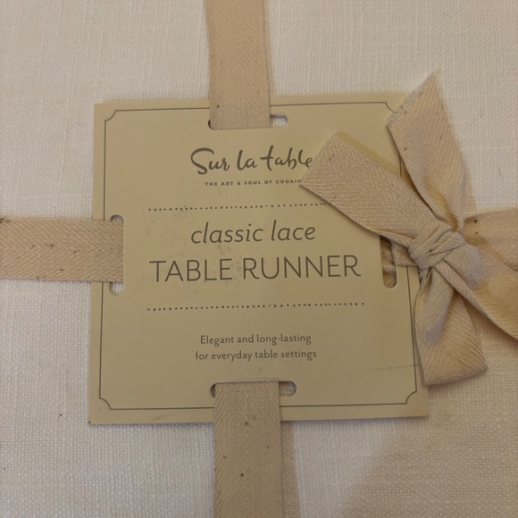 2 Sur la Table antique white 100% cotton classic lace Table Runner 14 x 72 cream - Picture 3 of 9